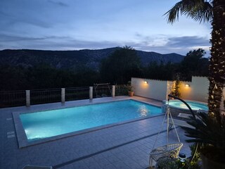 Pool am Nacht