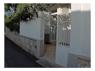 A2 Eingang von einer kleinen Straße