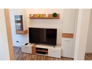 Wohnzimmer mit 55" 4K-Fernseher