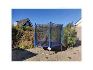 Trampoline im Garten