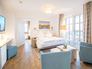 Schlafcouch im Wohnzimmer aufgeschlagen