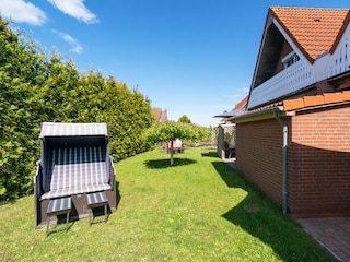 Garten mit Strandkorb