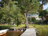 das Haus mit Garten, Ruderboot, Bootssteg, Gartenhaus