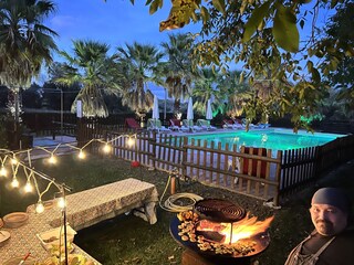 Der Pool in der Nacht