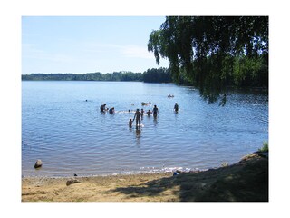 Badevergnügen am flachen Strand