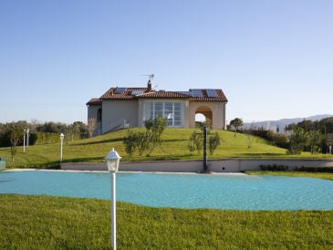 Villa Sunbeach + privater Pool, strandnah