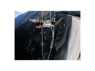 Bungee Jumping Verzasca Staudamm