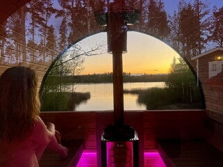 Faßsauna mit Sonnenuntergang