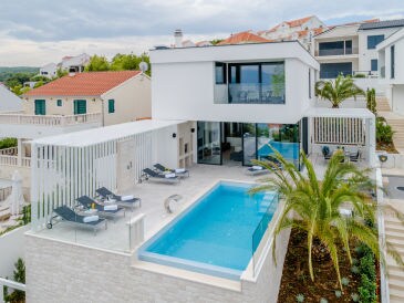 Luxury"VillaPax" with heated infinity pool, 10 sleeps