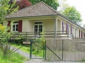 Holiday house Spacious Holiday Home with Swimming Pool in Cuzy - Issy-l'Eveque - image1