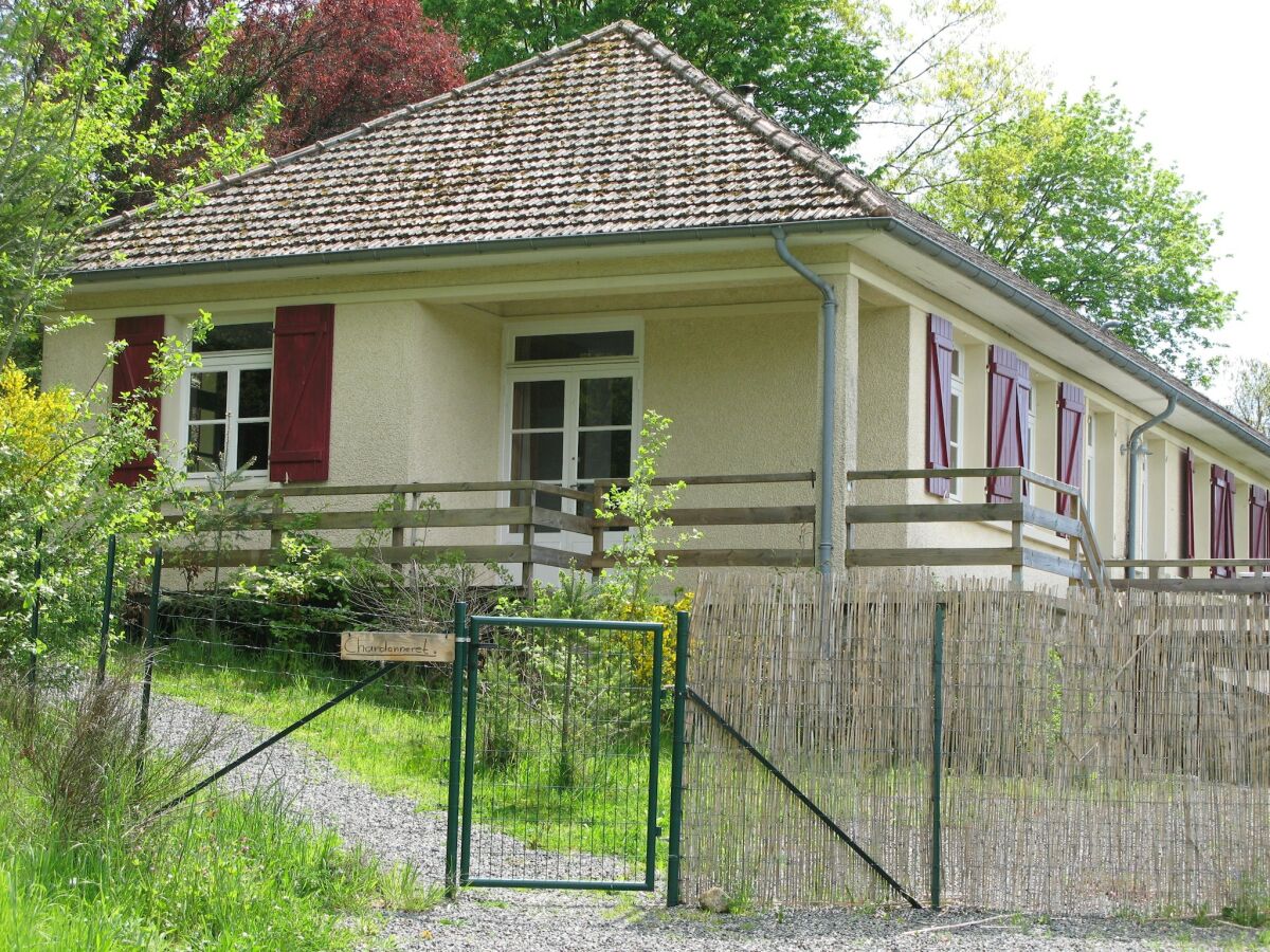 Maison de vacances Issy-l'Eveque Enregistrement extérieur 1