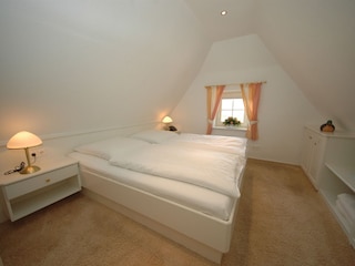 Schlafzimmer DG