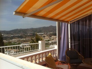 Blick auf die Berge von der Terrasse.