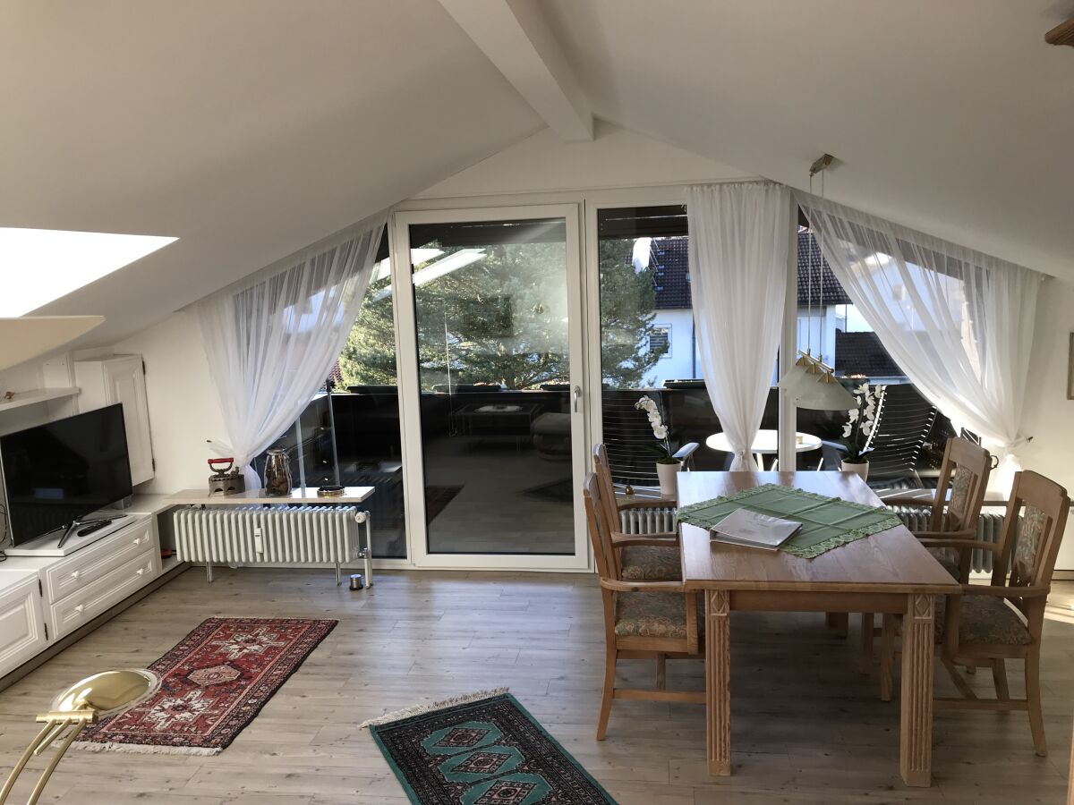 Wohnzimmer mit Westbalkon