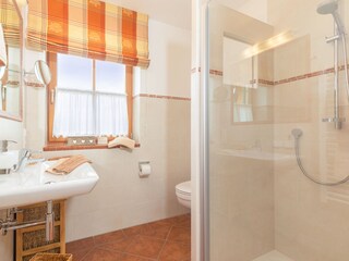 Badezimmer und extra WC