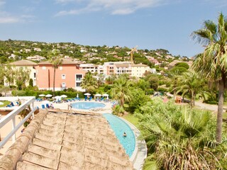 Large pools to swim and sunbath