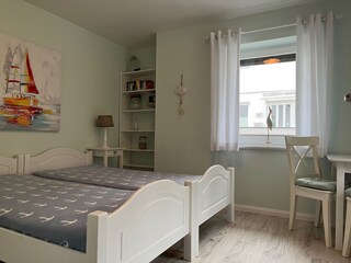Schlafzimmer 2