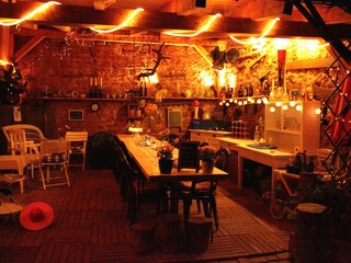 Abend - Romantik in der Grill-Laube