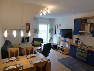 Wohnzimmer mit Essbereich