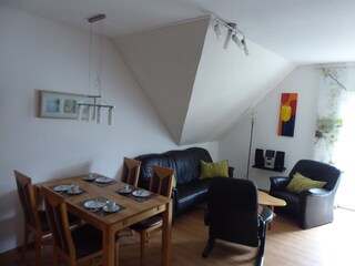 Wohnzimmer mit Essbereich