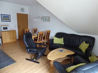 Wohnzimmer mit Essbereich