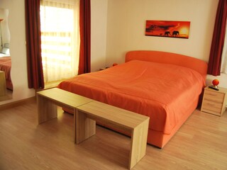 Double bed in the bedroom.