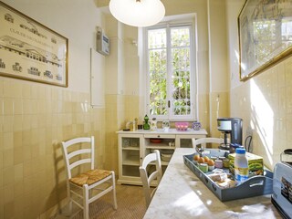 Gut ausgestattete separate Wohnküche