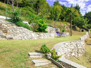 Ca. 300 m² großer Sonnengarten mit fantastischer Sicht auf den See