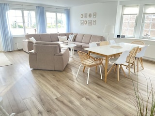 Wohnzimmer mit Essbereich