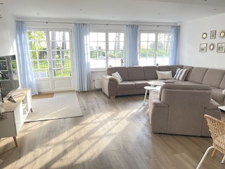 Wohnzimmer im EG mit Blick auf die Ostsee