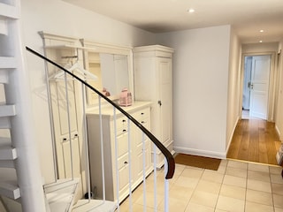 Garderobe und Flur im Souterrain