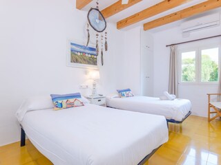 Chalet Cala D'Or Features 33