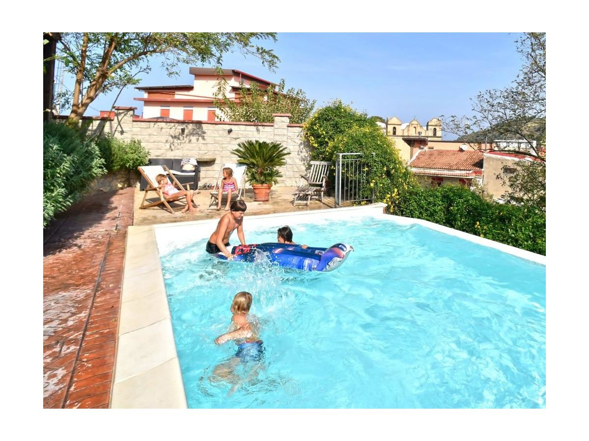 Der Pool im Resort Borgo al Costa