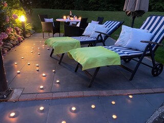Abendstimmung neben dem (aufgestellten-) Pool