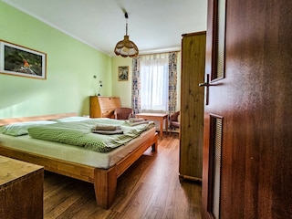 Schlafzimmer 1