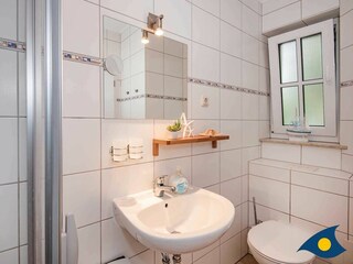 Badezimmer mit WC und Dusche