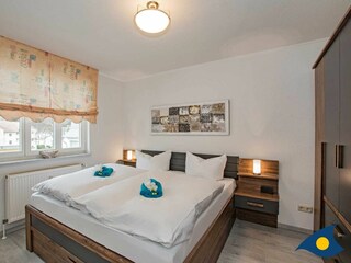 Schlafzimmer mit Doppelbett