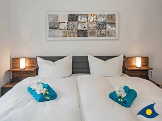 Schlafzimmer mit Doppelbett