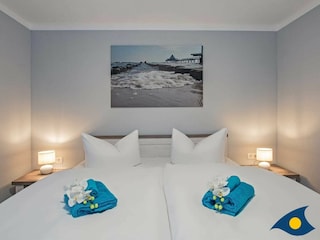 Schlafzimmer 2 mit Doppelbett und Schlafcouch