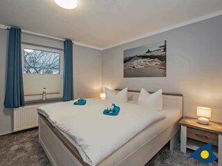 Schlafzimmer 2 mit Doppelbett und Schlafcouch