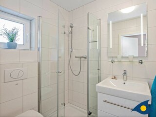 Badezimmer mit WC und Dusche