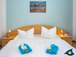 Schlafzimmer mit Doppelbett