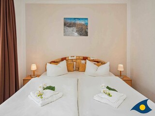 Schlafzimmer mit Doppelbett