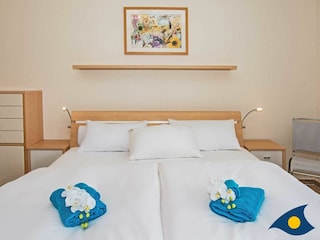 Schlafzimmer mit Doppelbett