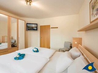 Schlafzimmer mit Doppelbett