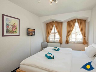 Schlafzimmer mit Doppelbett