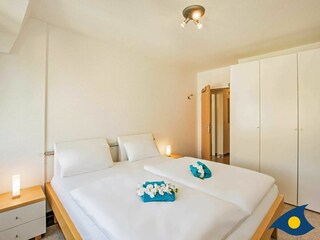 Schlafzimmer mit Doppelbett