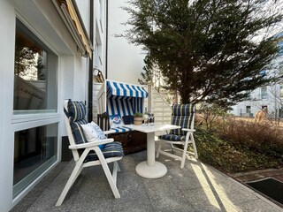 Terrasse mit Strandkorb