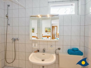 Badezimmer mit WC und Dusche