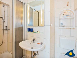 Badezimmer mit WC und Dusche